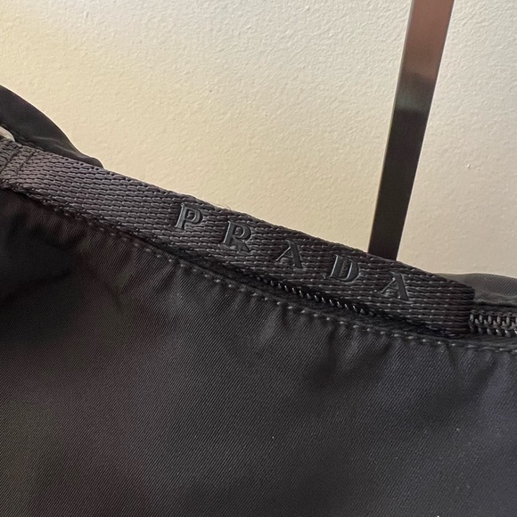 🌟⭐️✨ HOST PICK ⭐️🌟✨ Prada Shoulder bag with wallet - Picture 4 of 17